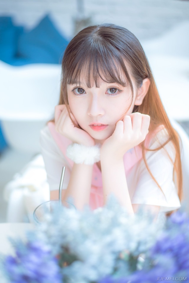 “诸位，刘璋虽然有过，但终究与诸位君臣一场，如今益州已降，我也说过，往日一切，既往不咎。”庞统沉声道。